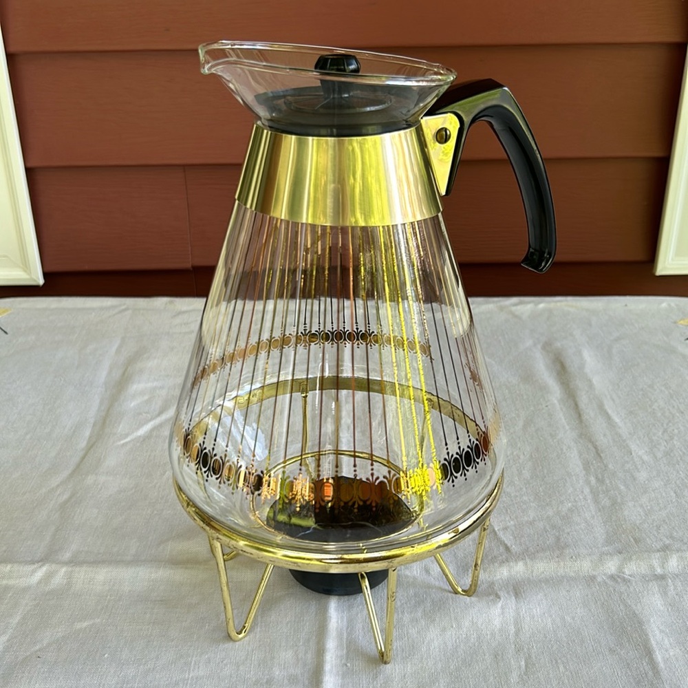 Vintage Pyrex carafe with lid 7” with 3” sterno stand all markings are in euc.